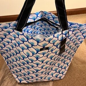 NWT scout weekender tote new in package blue and white